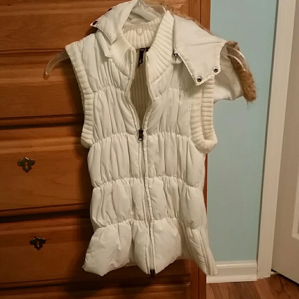 Sweater vest